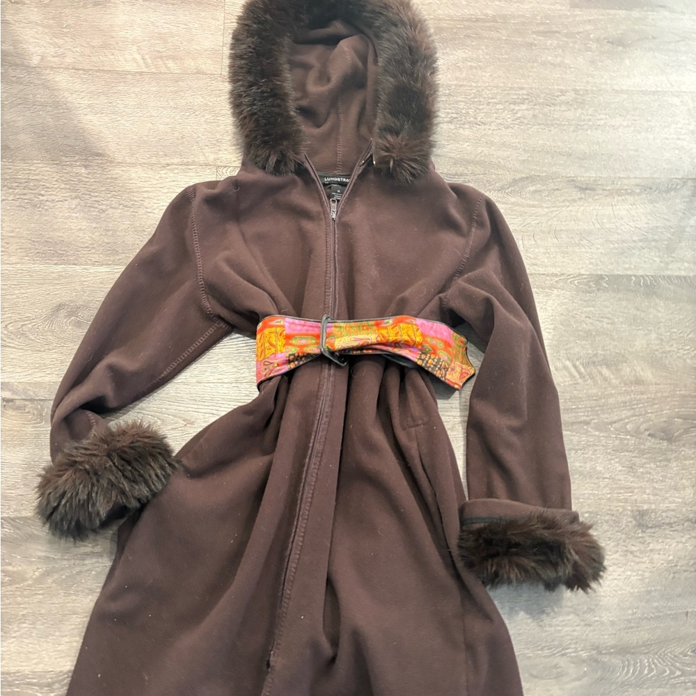 Cozy Hooded Brown Coat with Faux-Fur Trim and Belt